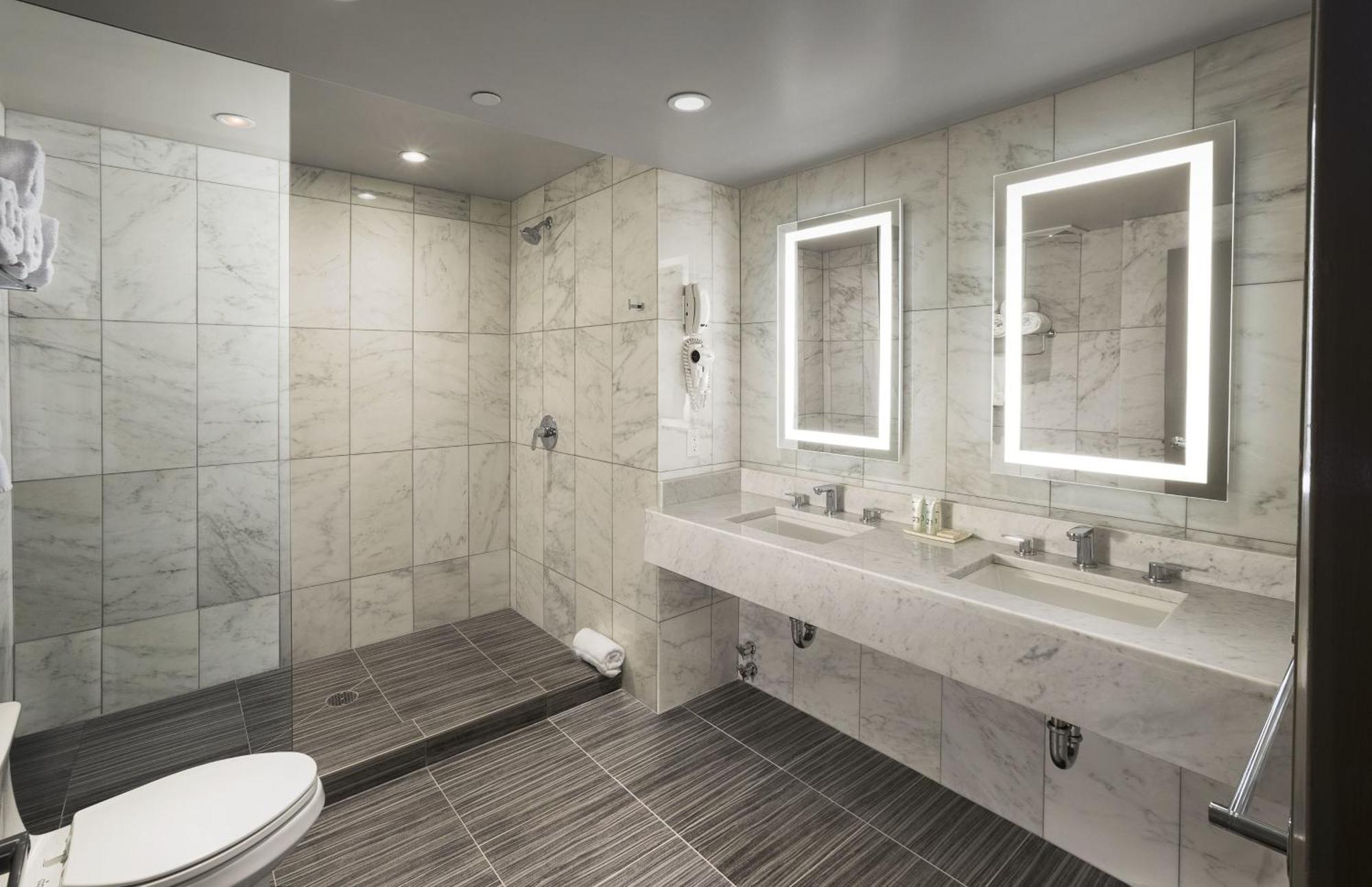 Family Room,120556524:JPEG