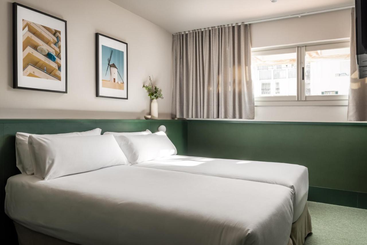Twin Room,1580317709:JPEG