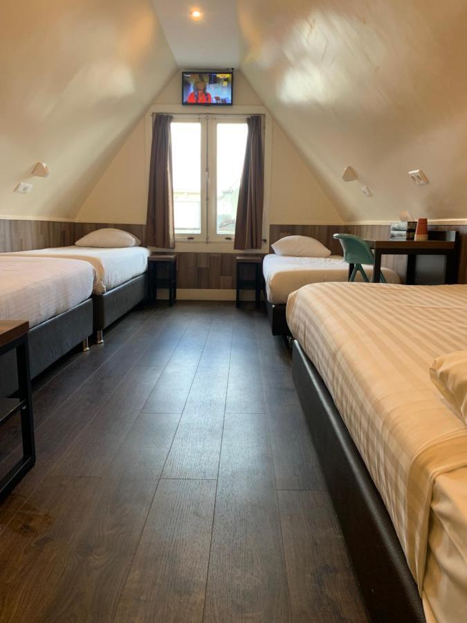 Quadruple Room Private Bathroom