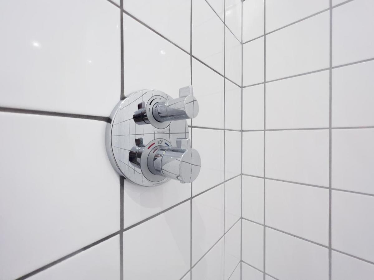 Dobbeltværelse med fælles badeværelse