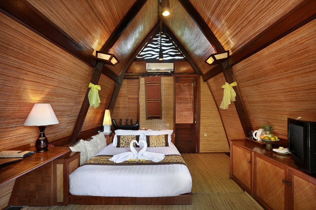 Traditional Lumbung Hut Includes
