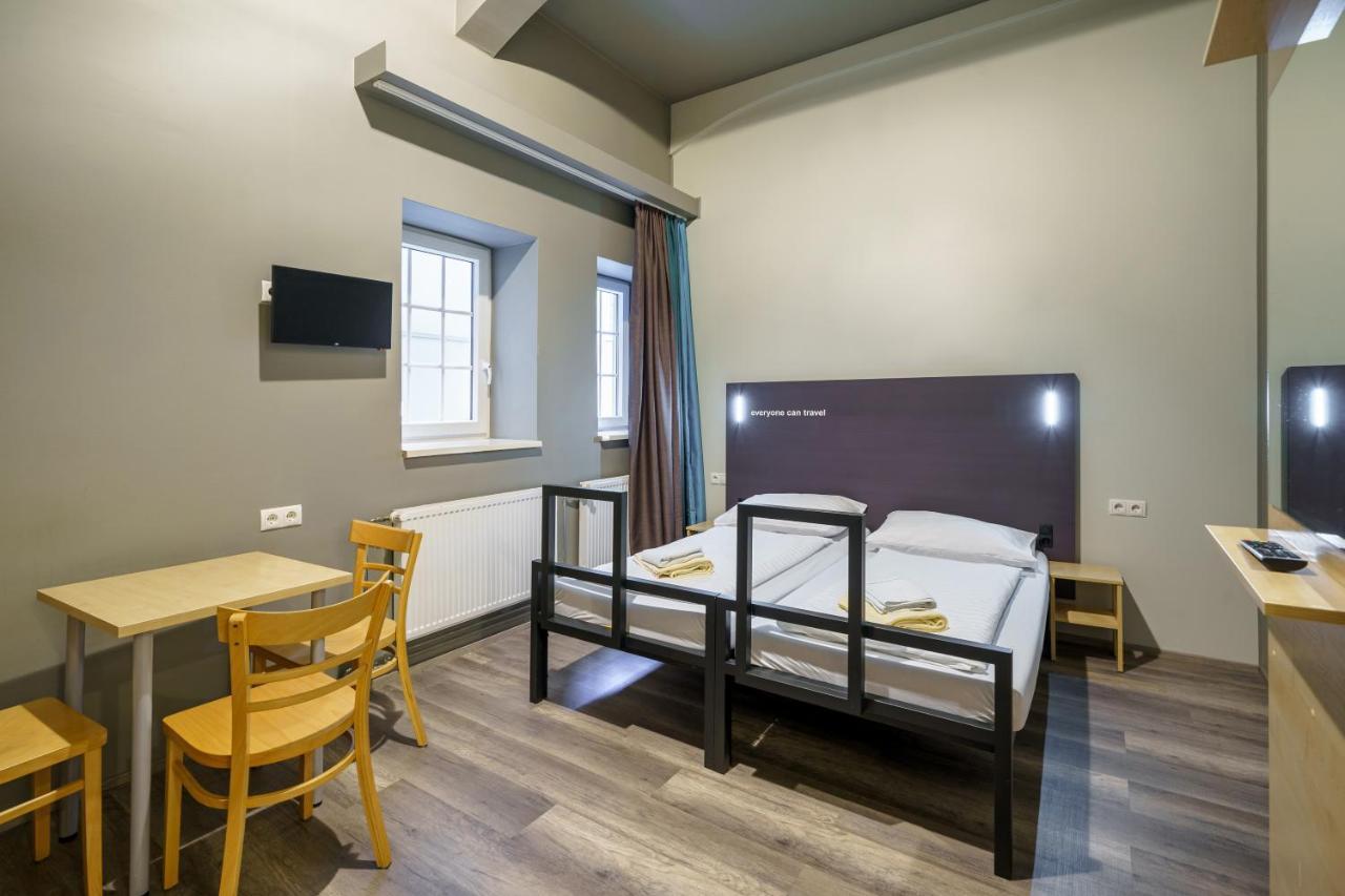 Twin room for Single use