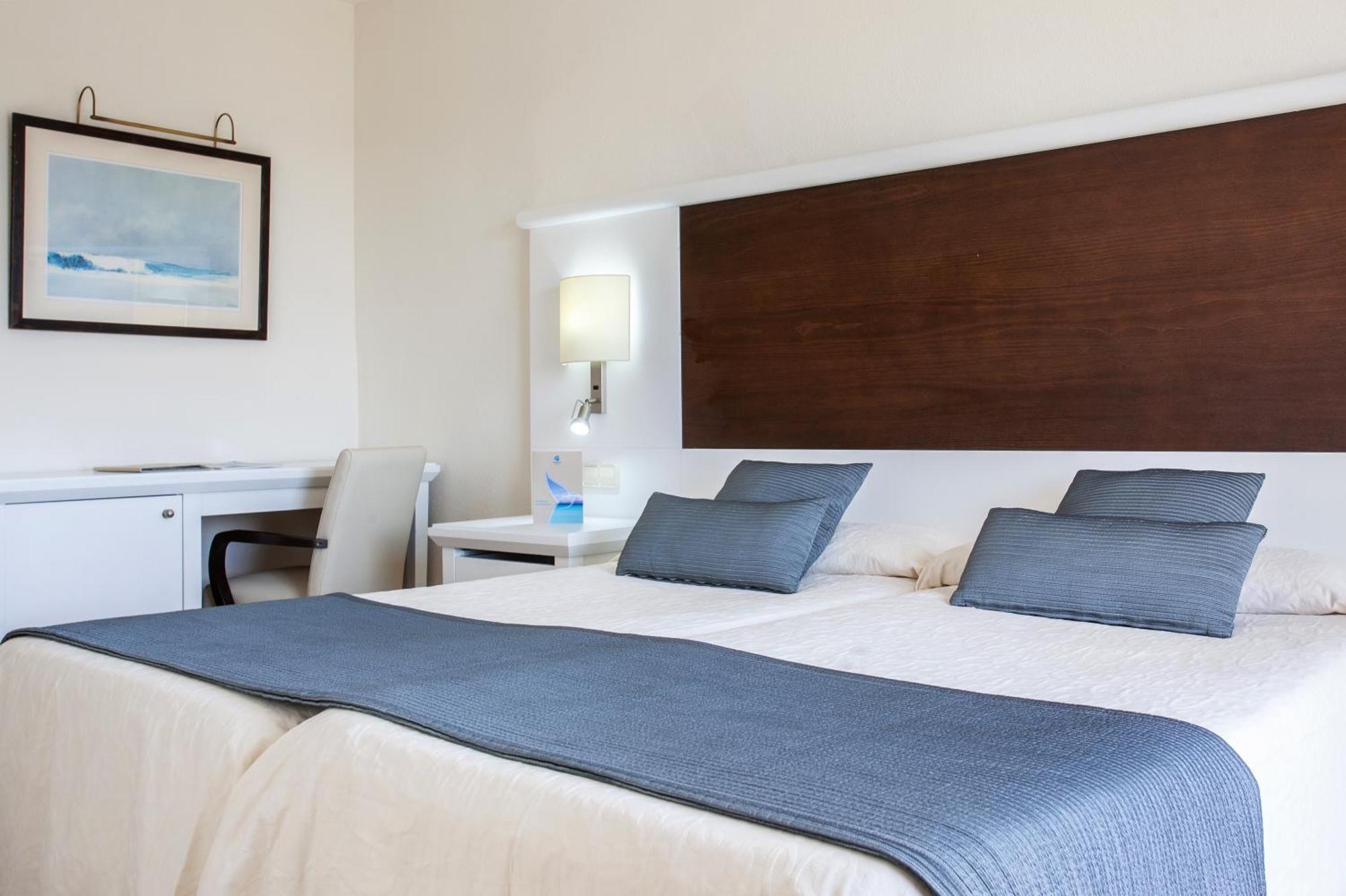 Twin Room with Lake View,1272324133:JPEG
