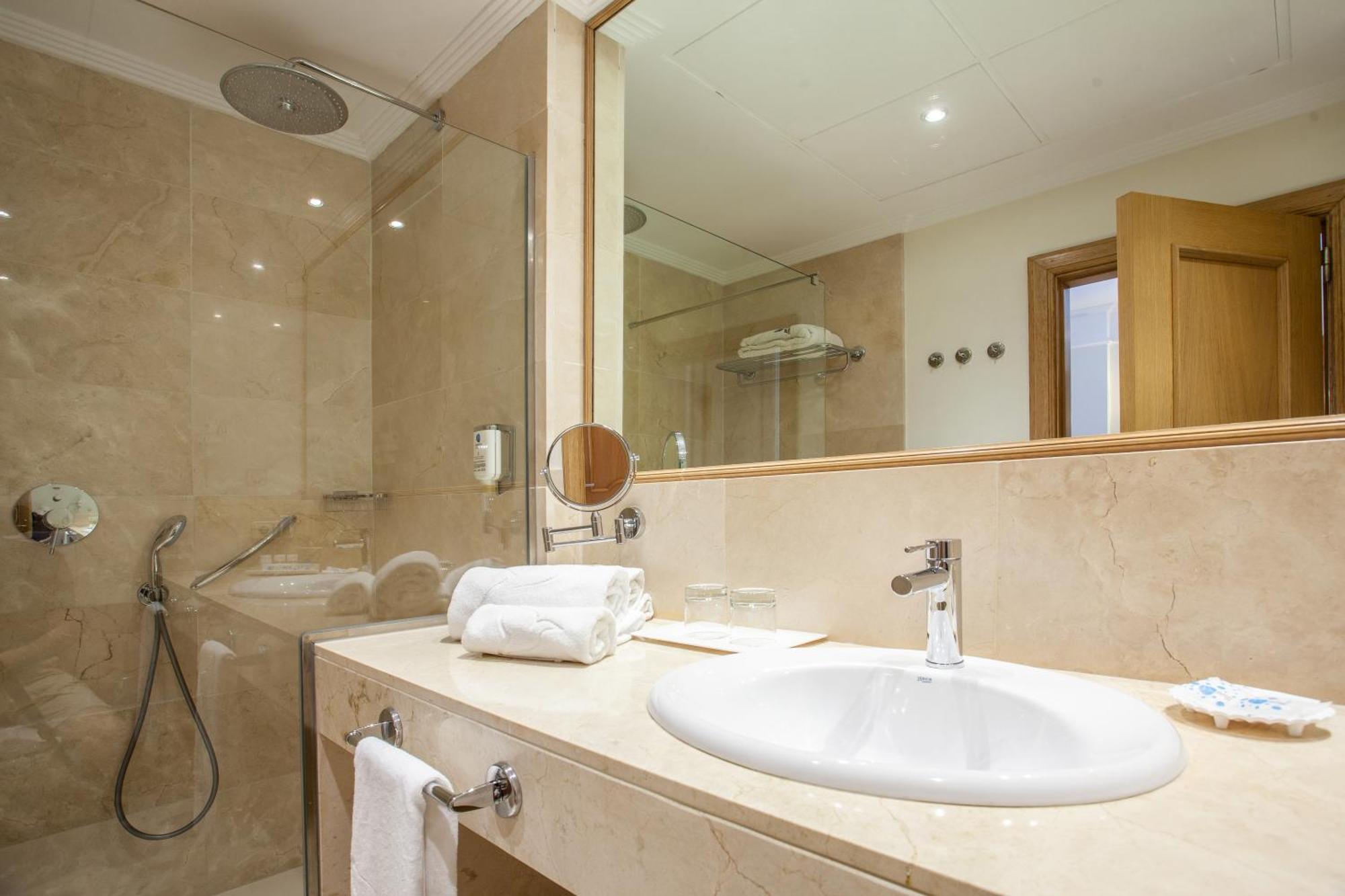 Suite (2 Adults),1538796838:JPEG