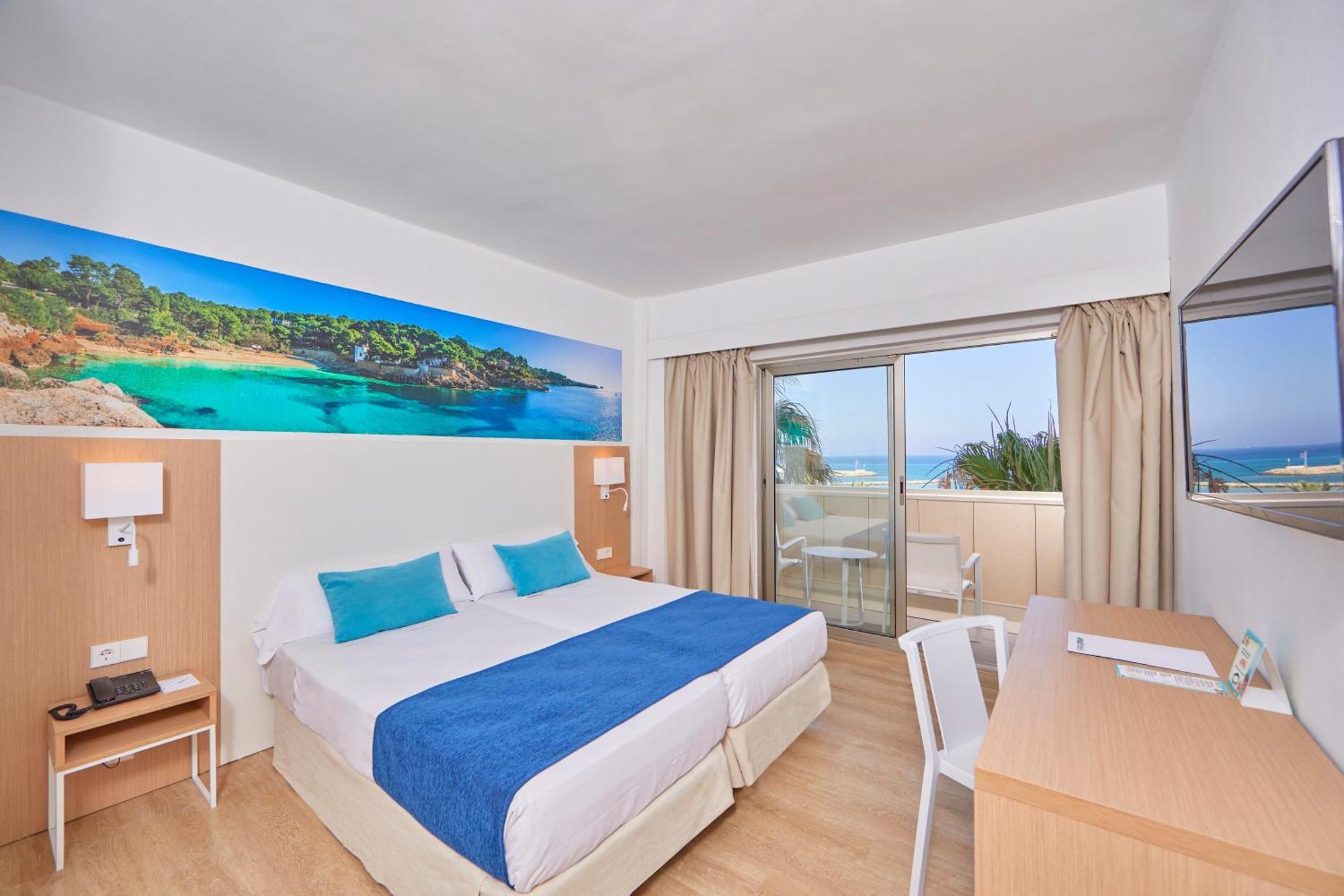 Twin Room with Balcony and Sea View,818356304:JPEG