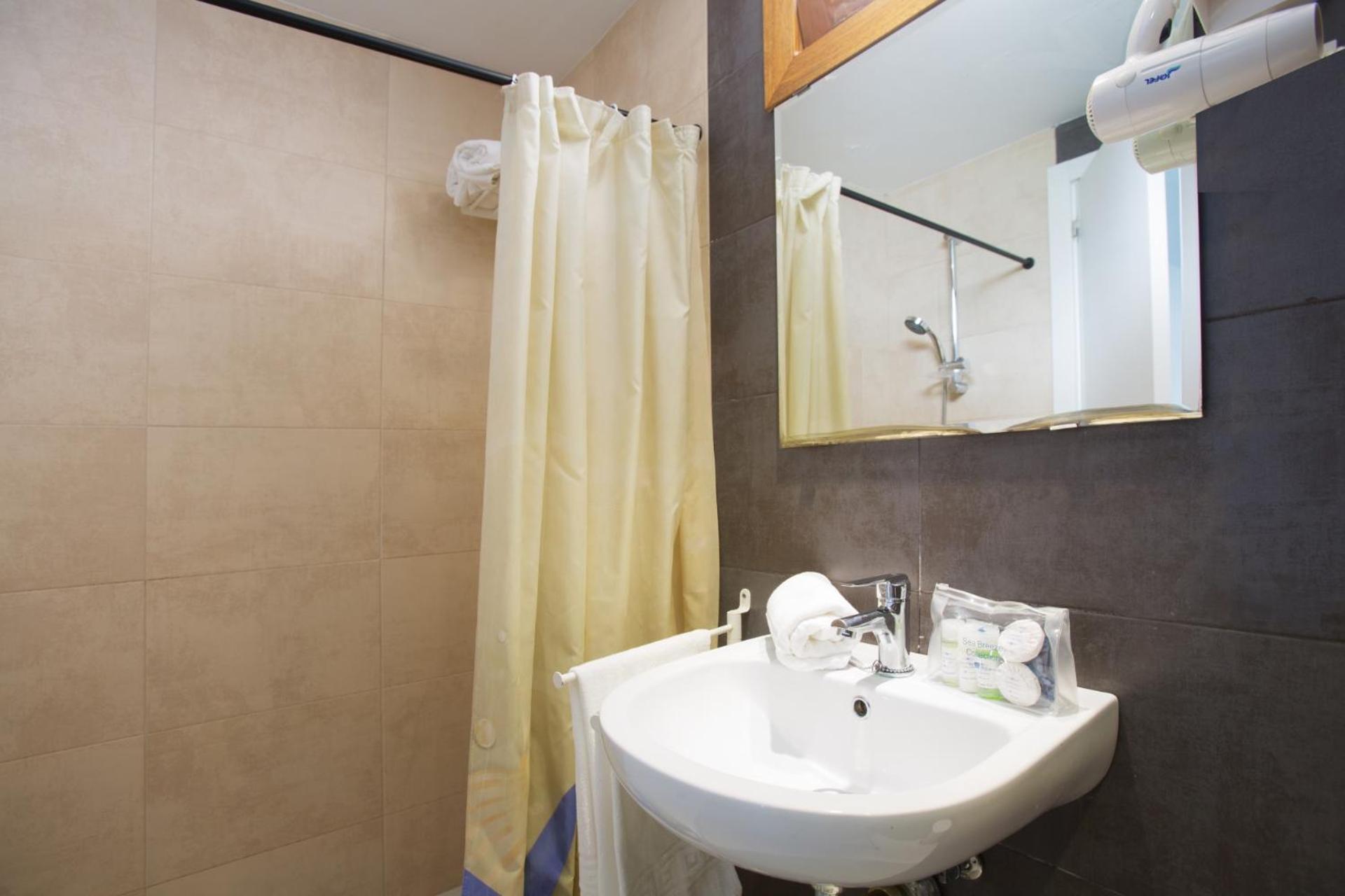 One-Bedroom Apartment,1020487957:JPEG