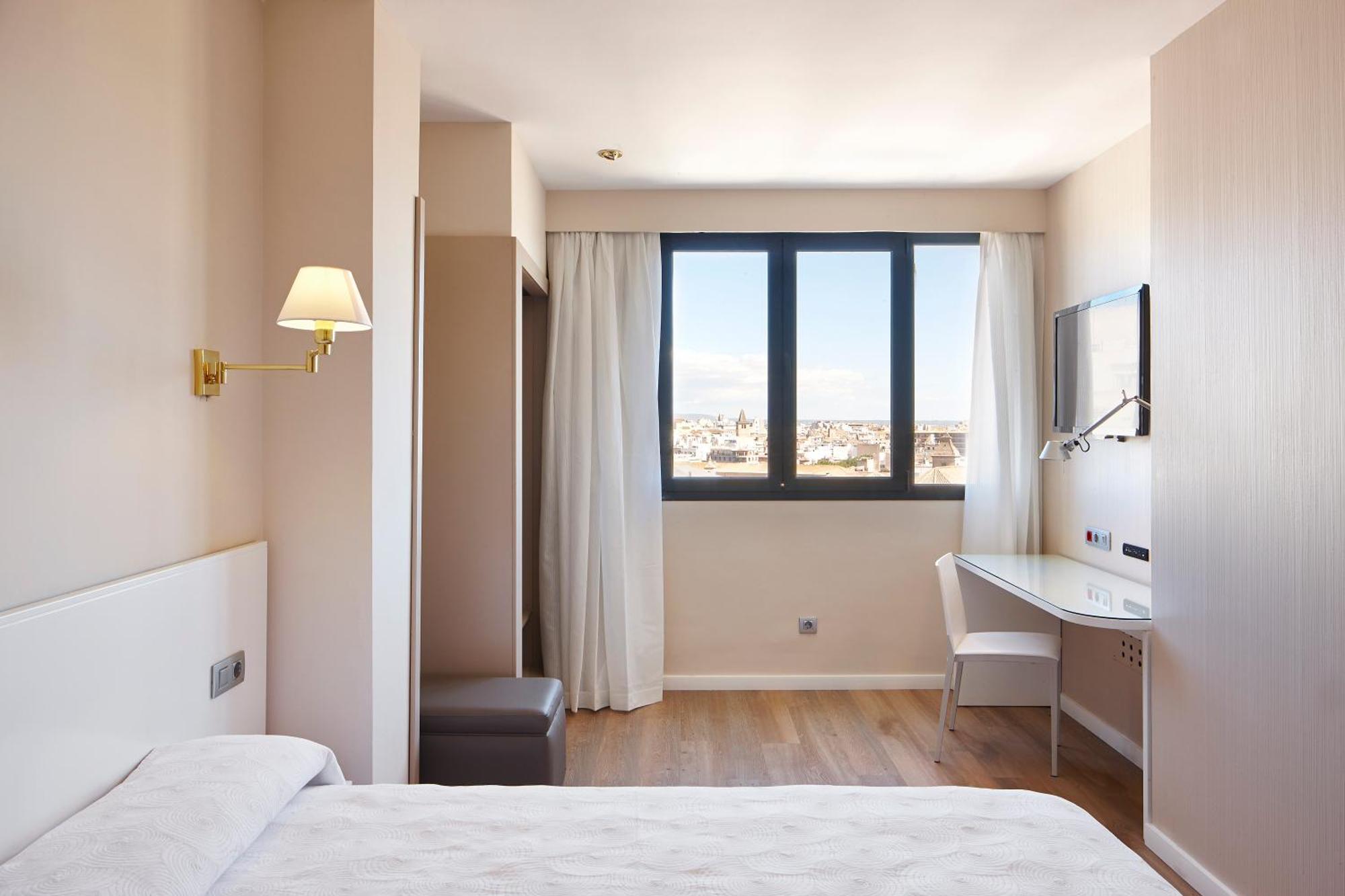Double or Twin Room Cathedral view