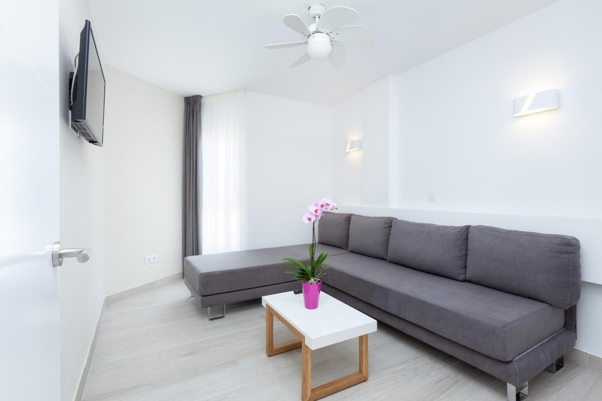 Suite (2 Adults),1272435331:JPEG