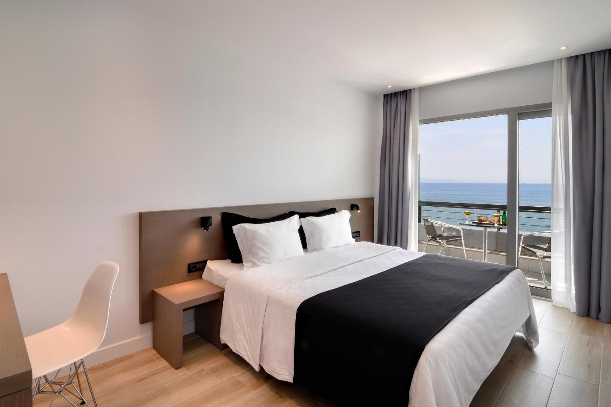 Double or Twin Room Sea View