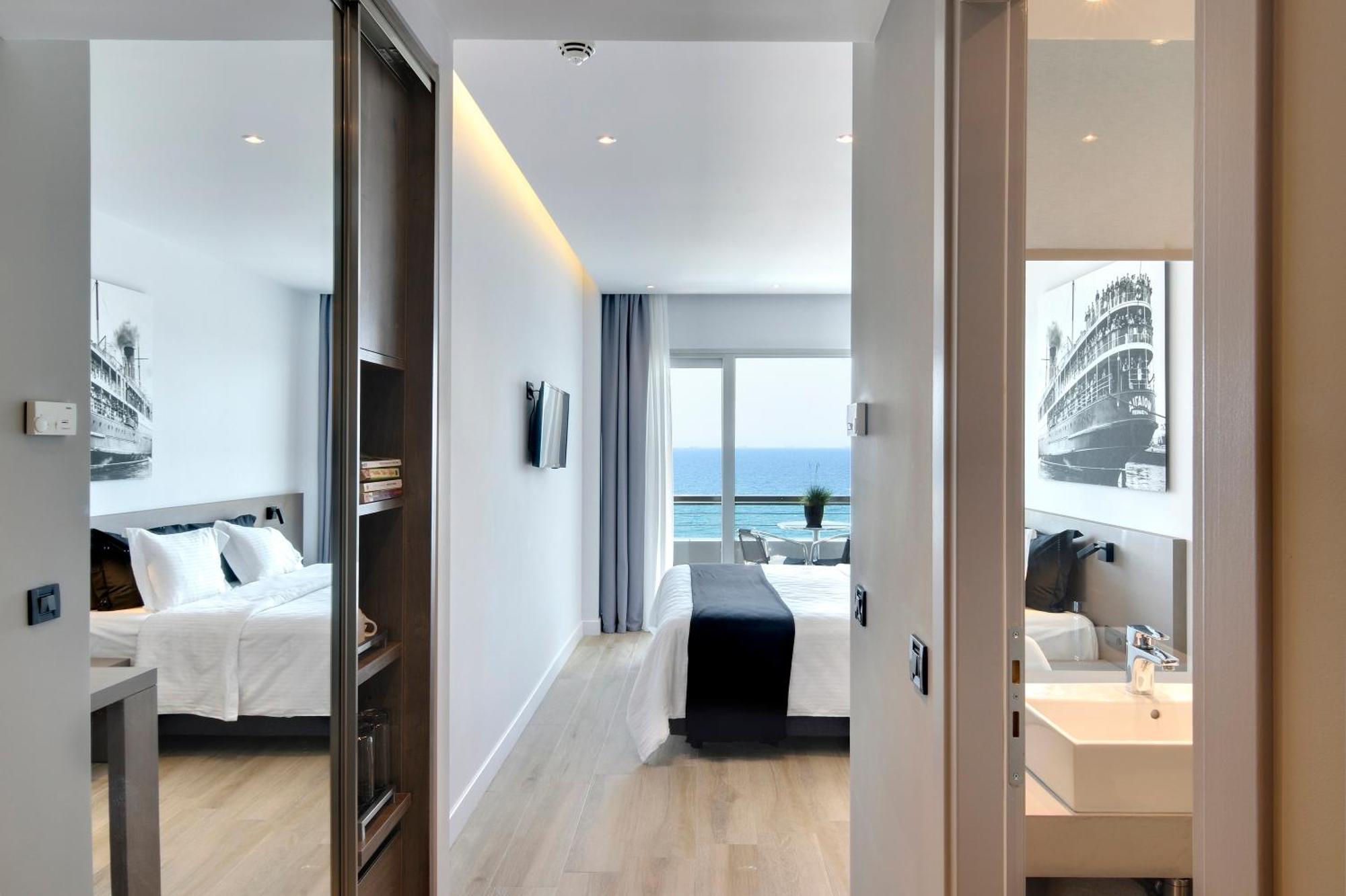 Double or Twin Room Sea View