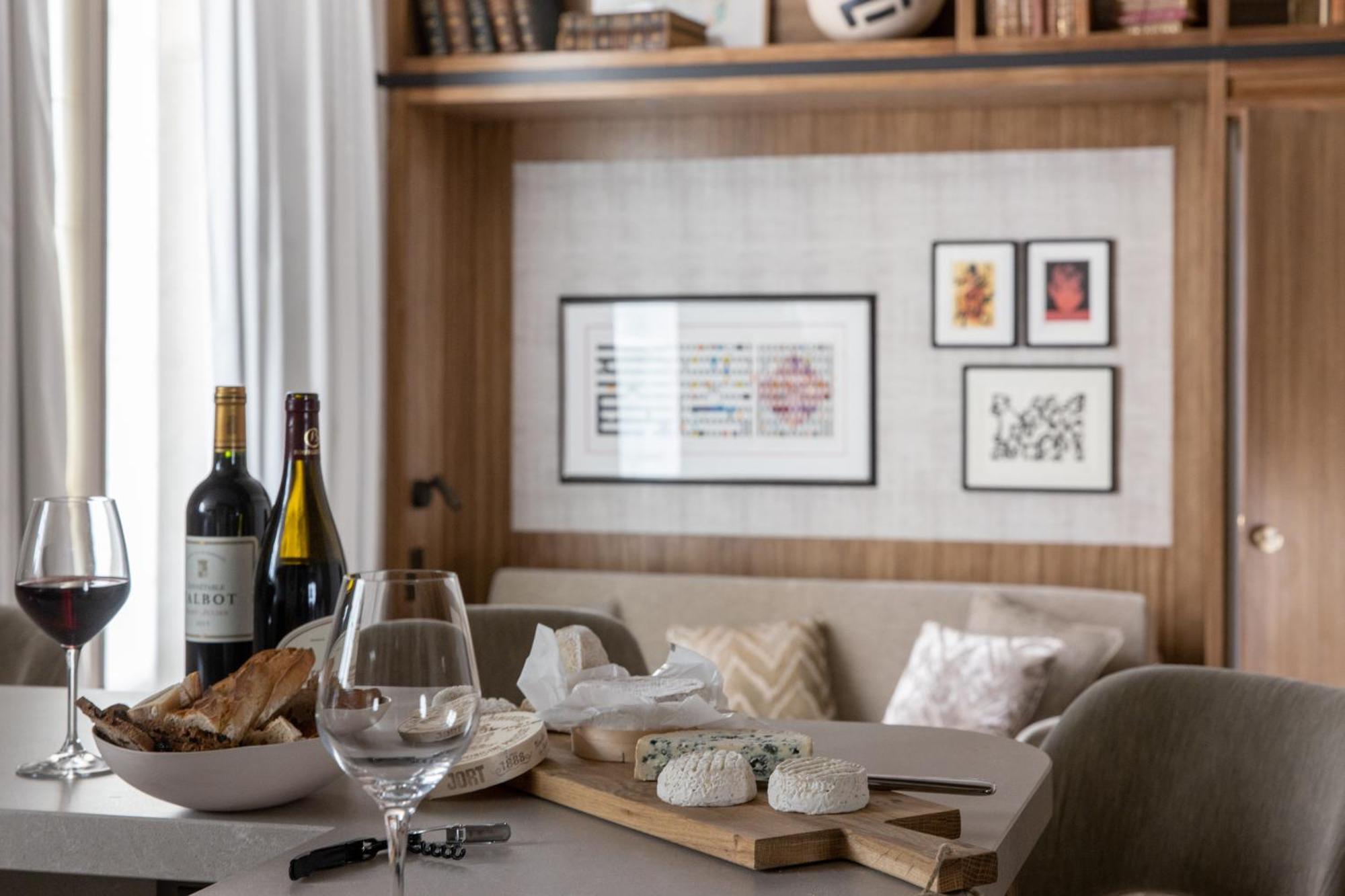 One-Bedroom Apartment Club