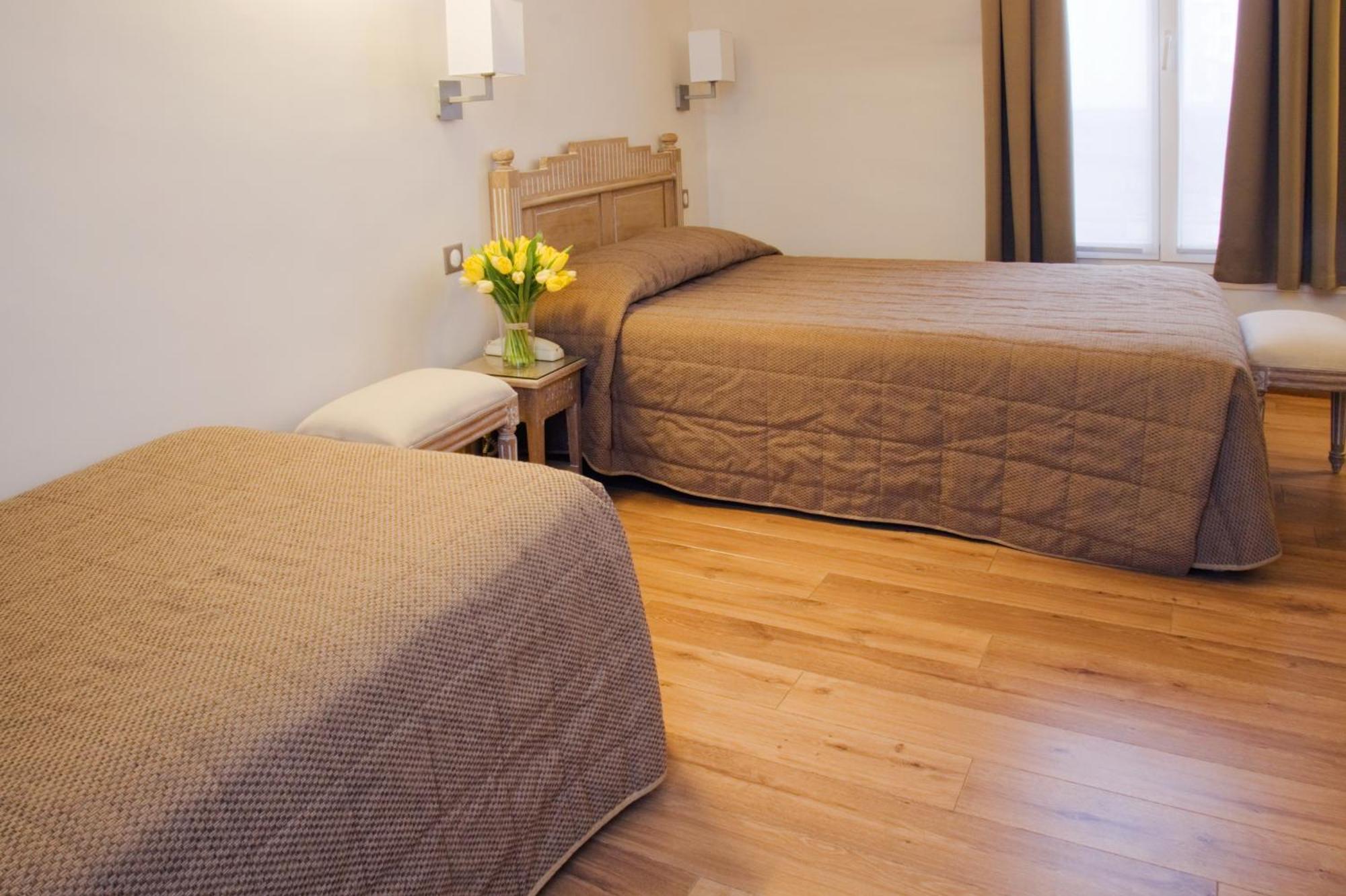 2 Adjacent Rooms