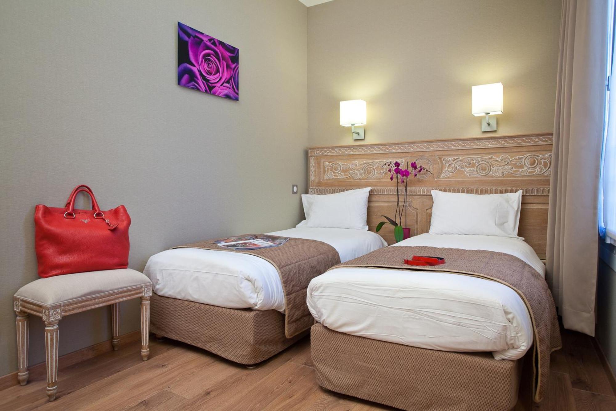 2 Adjacent Rooms