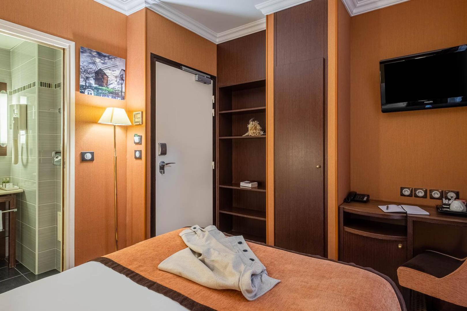 CLASSIC Double Room – Courtyard View