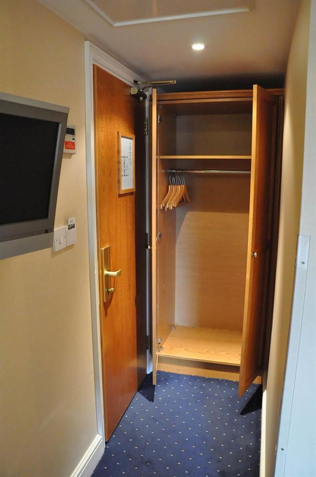 Family Room with Bathroom,1208849707:JPEG