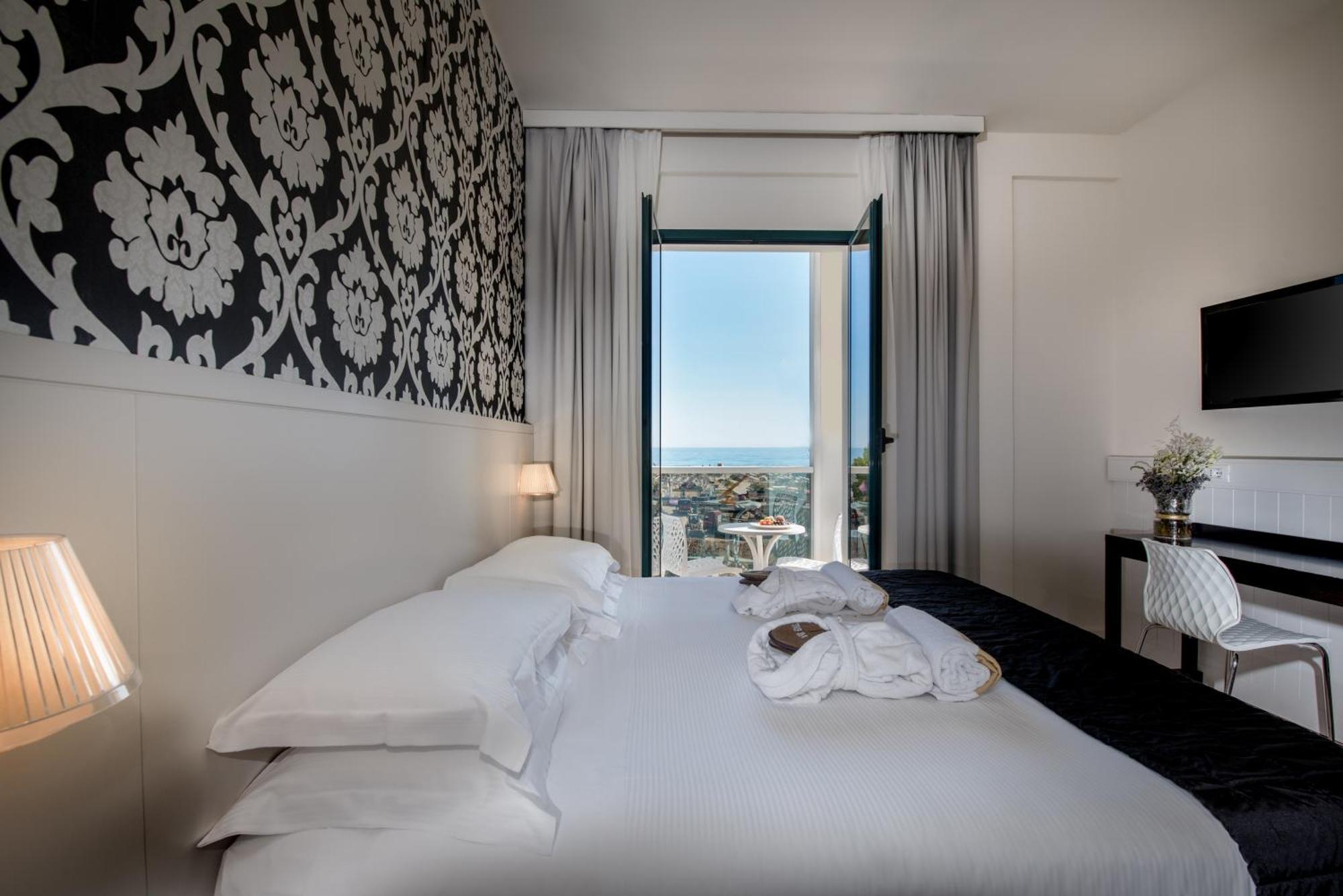 Superior Sea Front Room