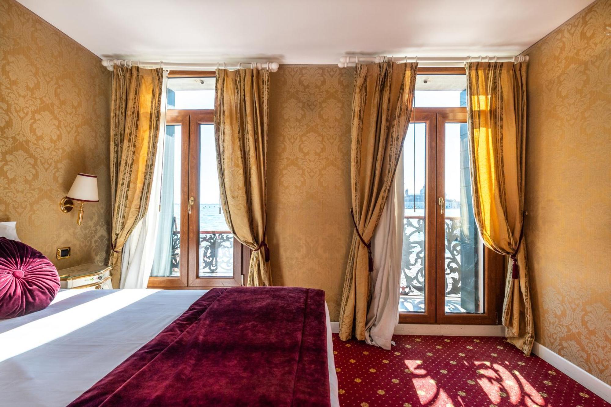 Superior Double Room Canal View
