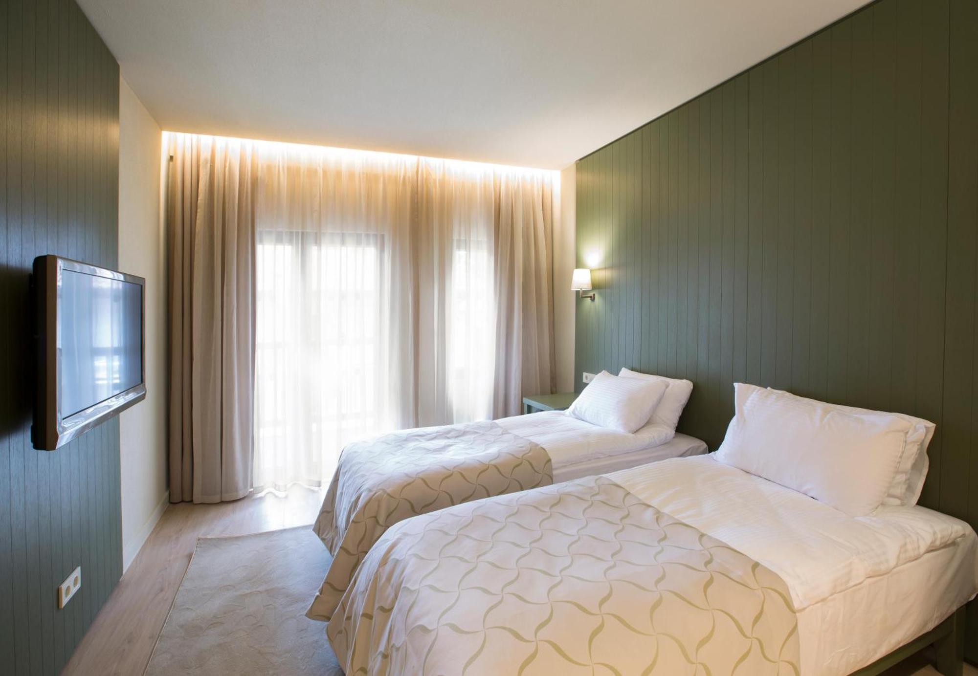 Bungalow Family,1209805915:JPEG