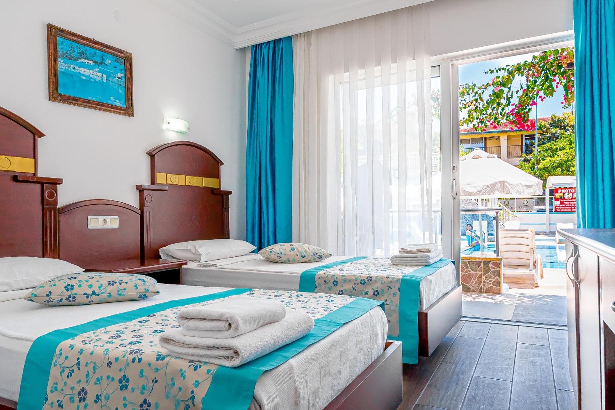 Family Room,1209843490:JPEG