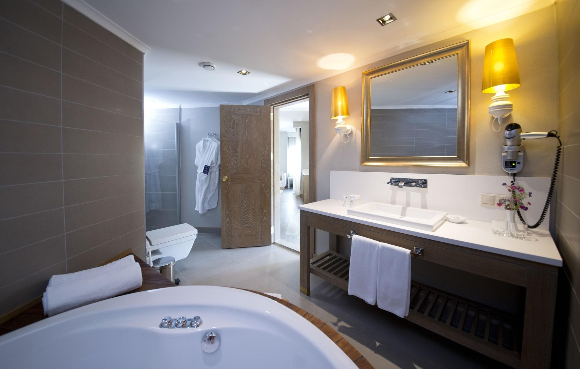 Jacuzzi Suite,1209906307:JPEG