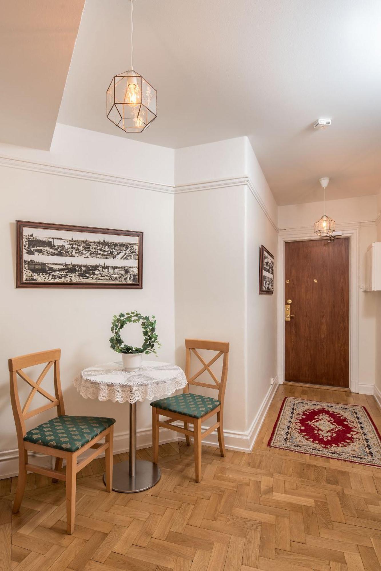 Large Studio Private Bathroom