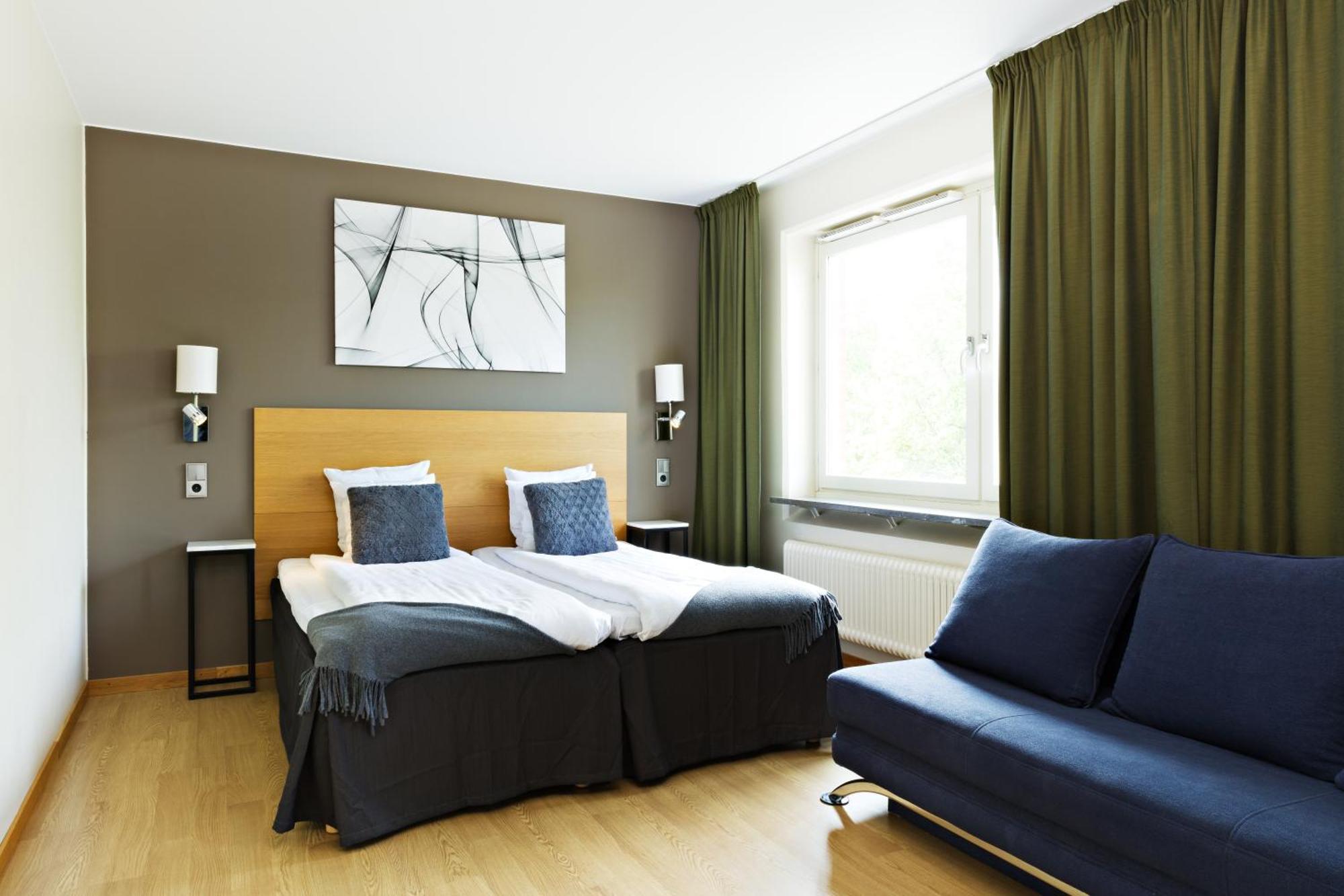 Family Room with Two Single Beds and Sofa Bed - Non-Smoking