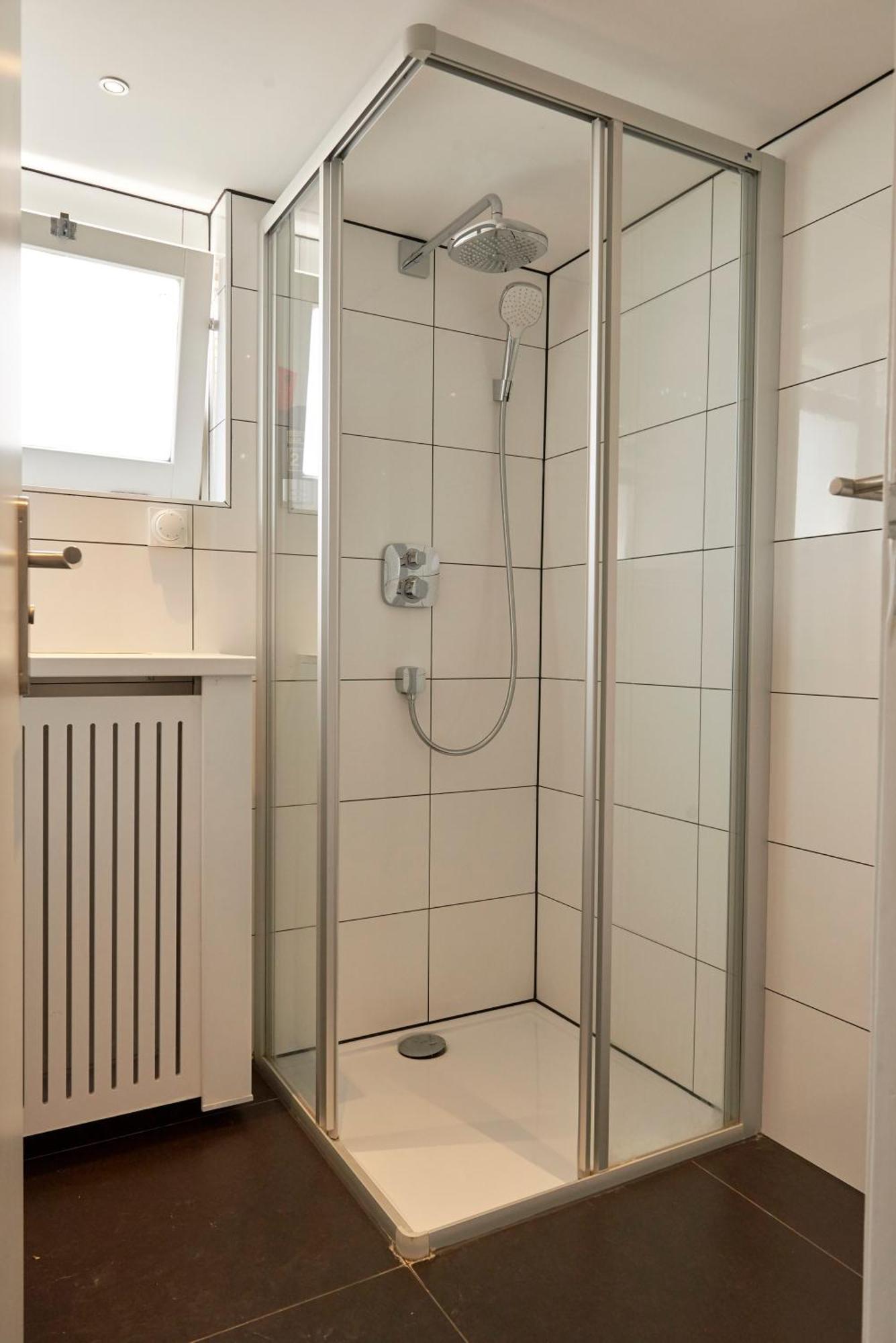 Enkelrum Basic med delat badrum
