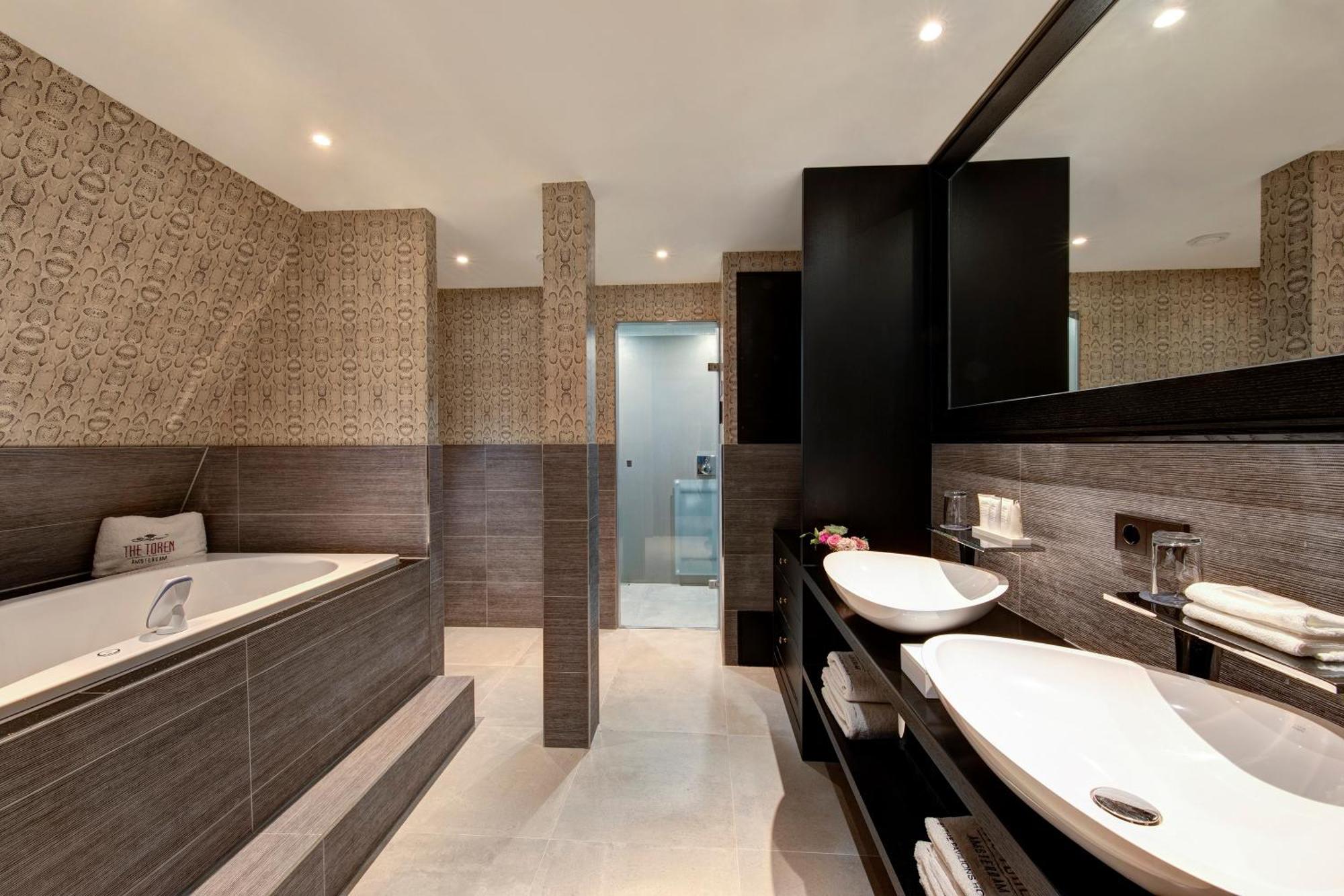 Junior Suite Spa Bath