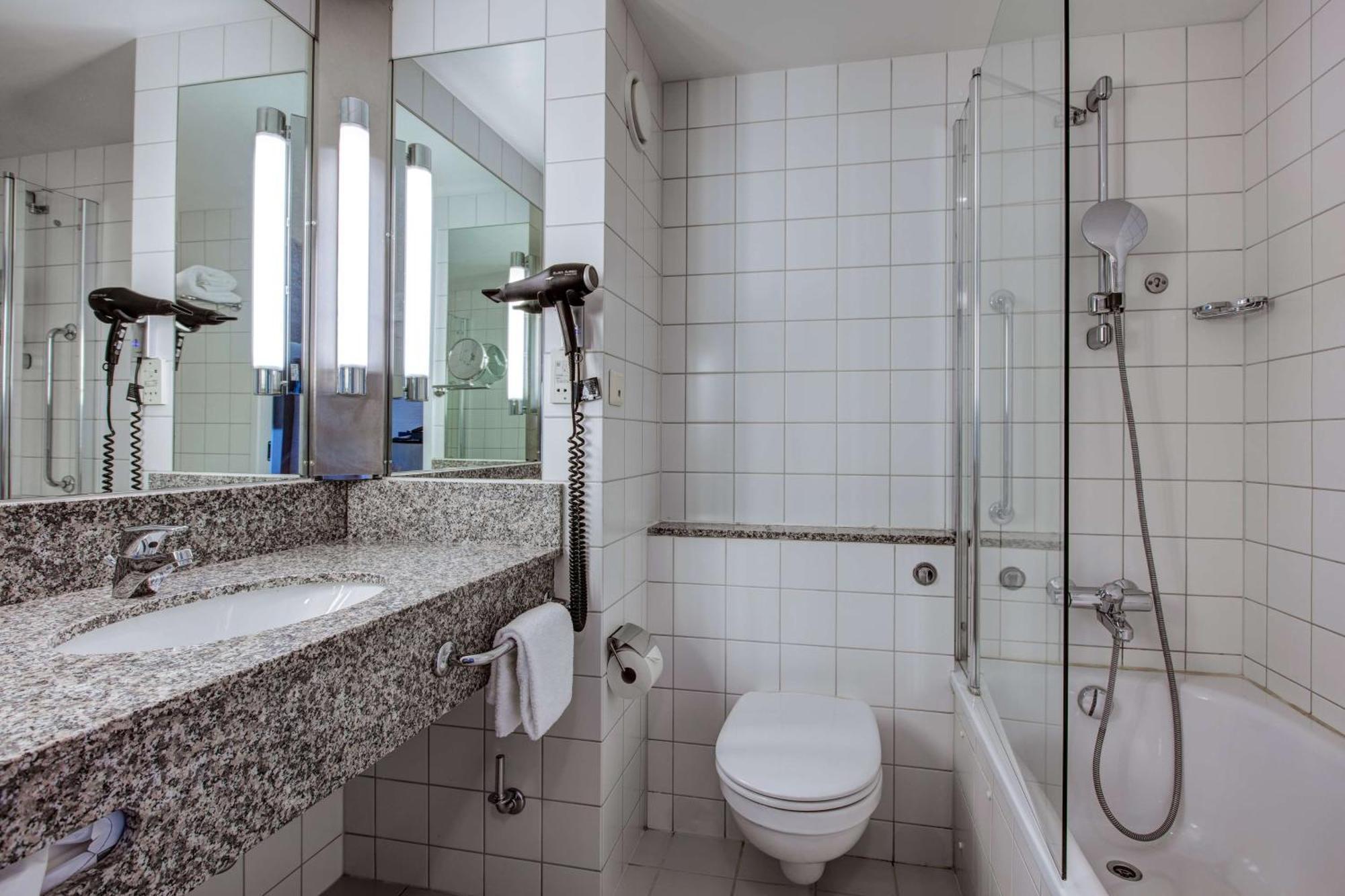 Suite,1210308046:JPEG