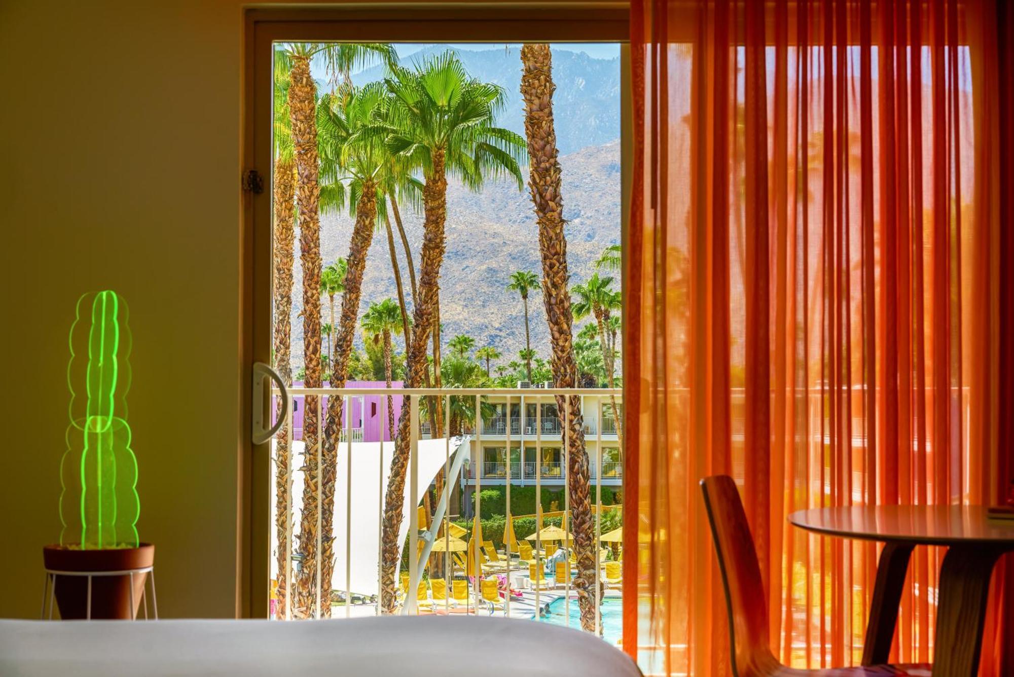 Queen Suite Pool View
