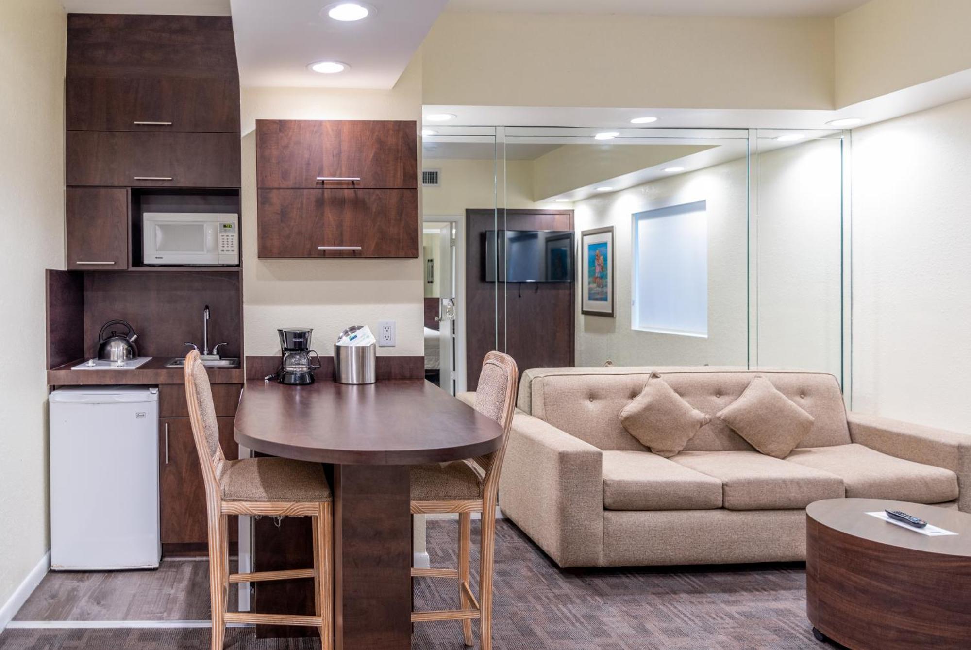 Queen Suite,1681736555:JPEG