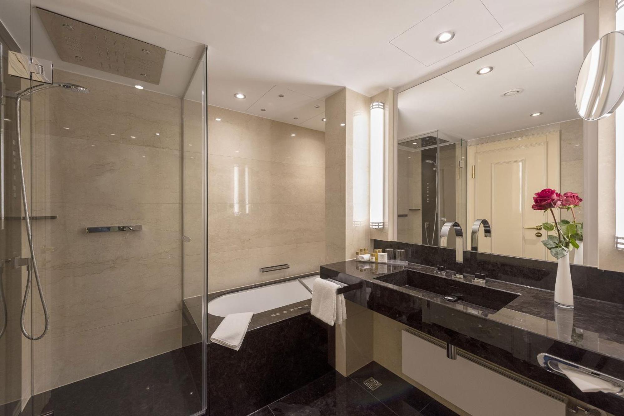 Suite,1742590300:JPEG