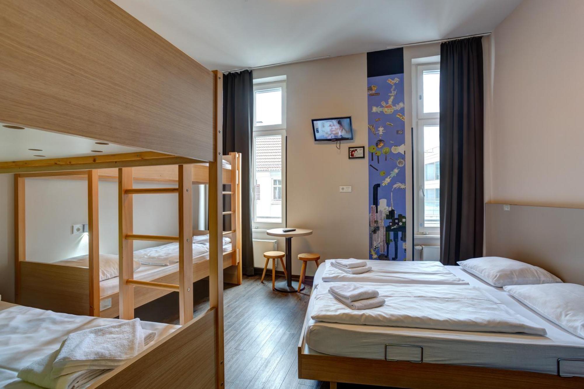 6-Bed Room,1211927839:JPEG