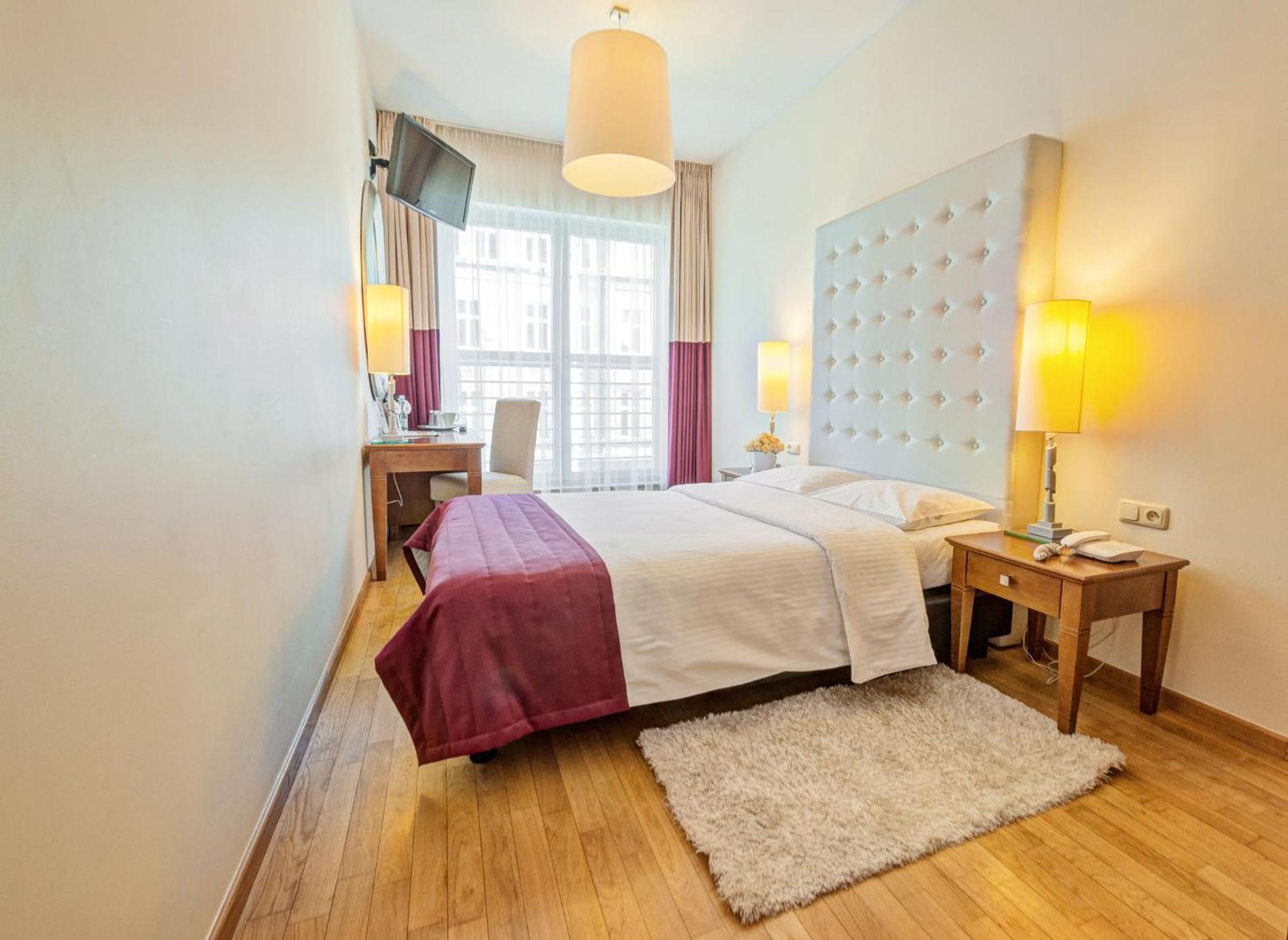 Standard Double Room,112790967:JPEG