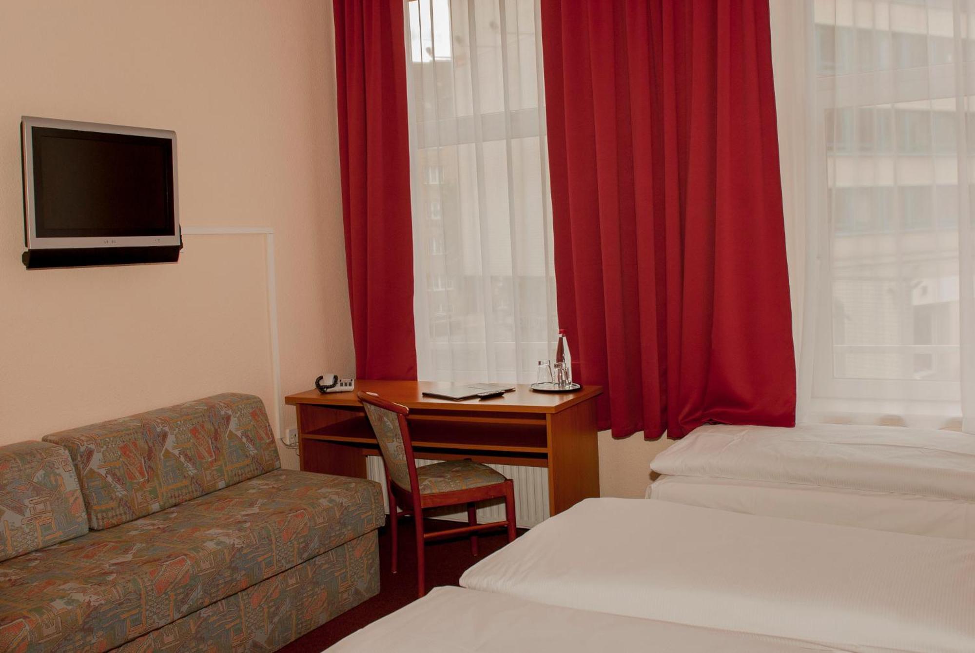 Triple Room,1212154759:JPEG