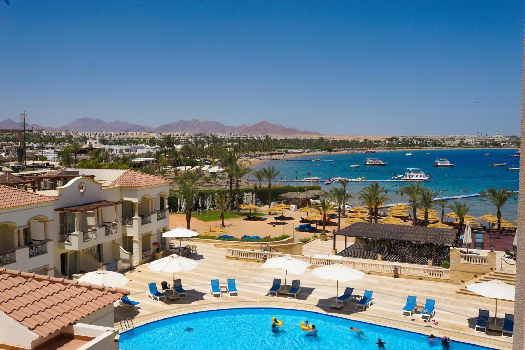 Rum Royal Club med havs- och poolutsikt