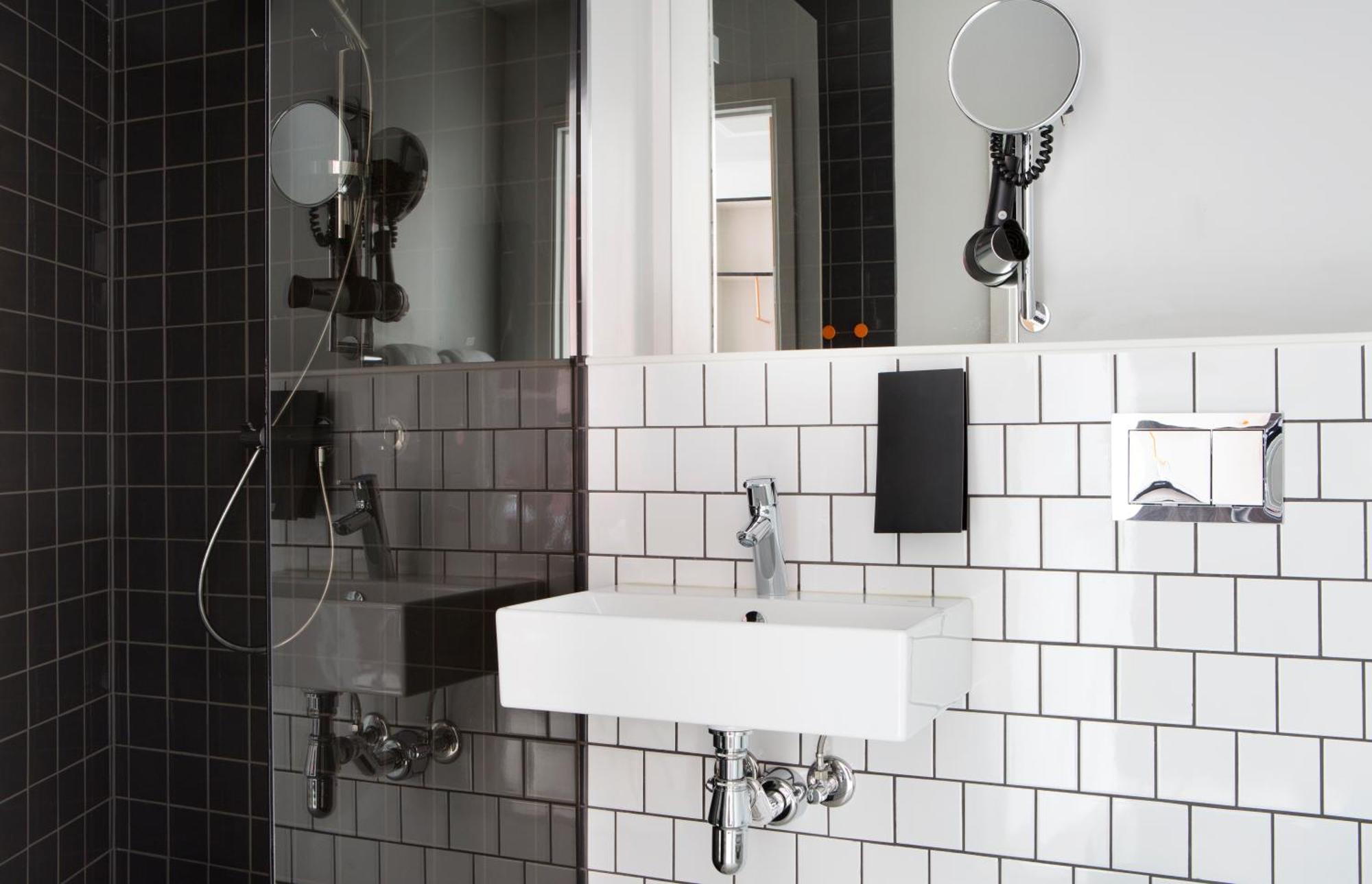 Standard Twin Room,1213978234:JPEG