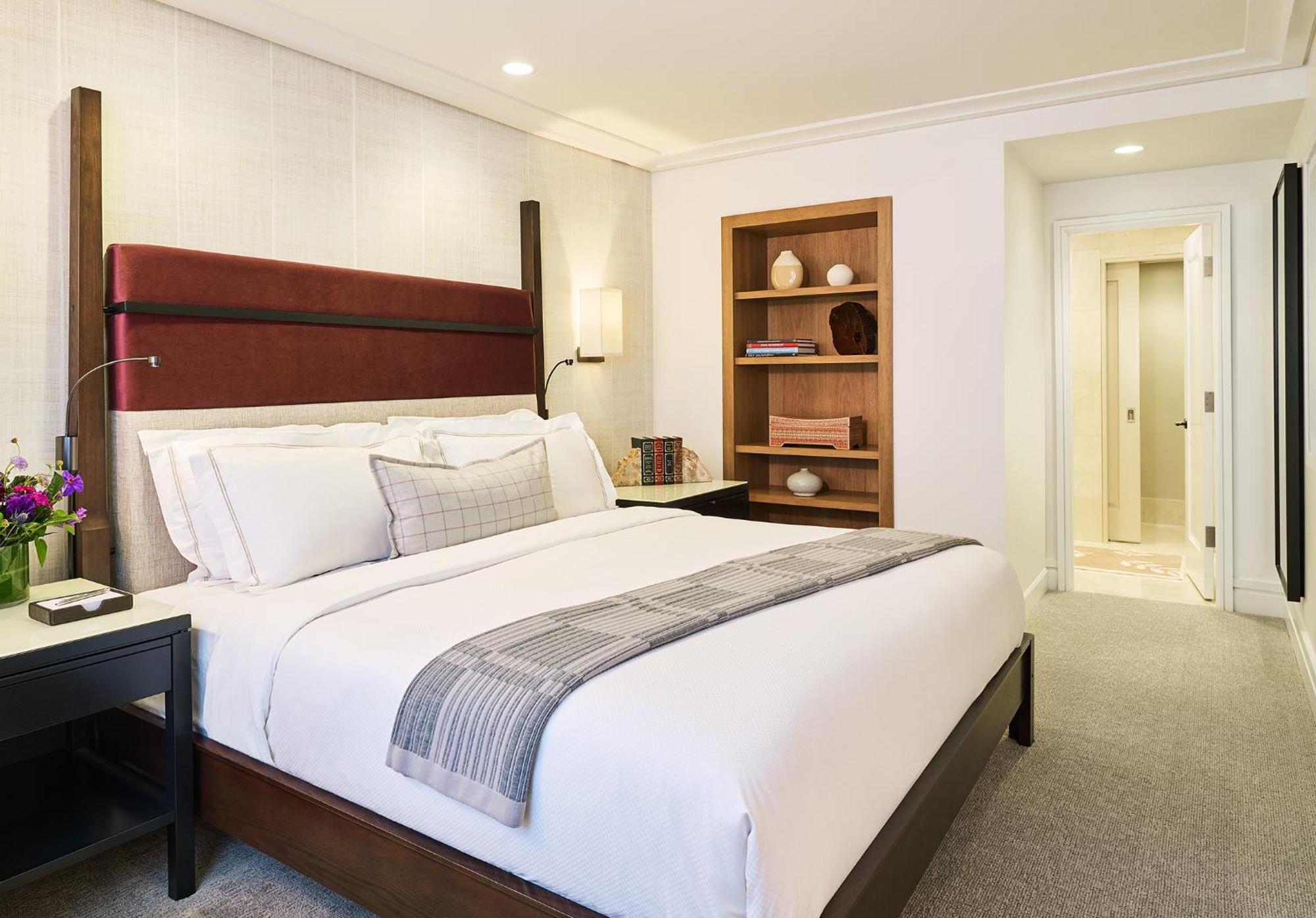 One-Bedroom Suite Mountain View