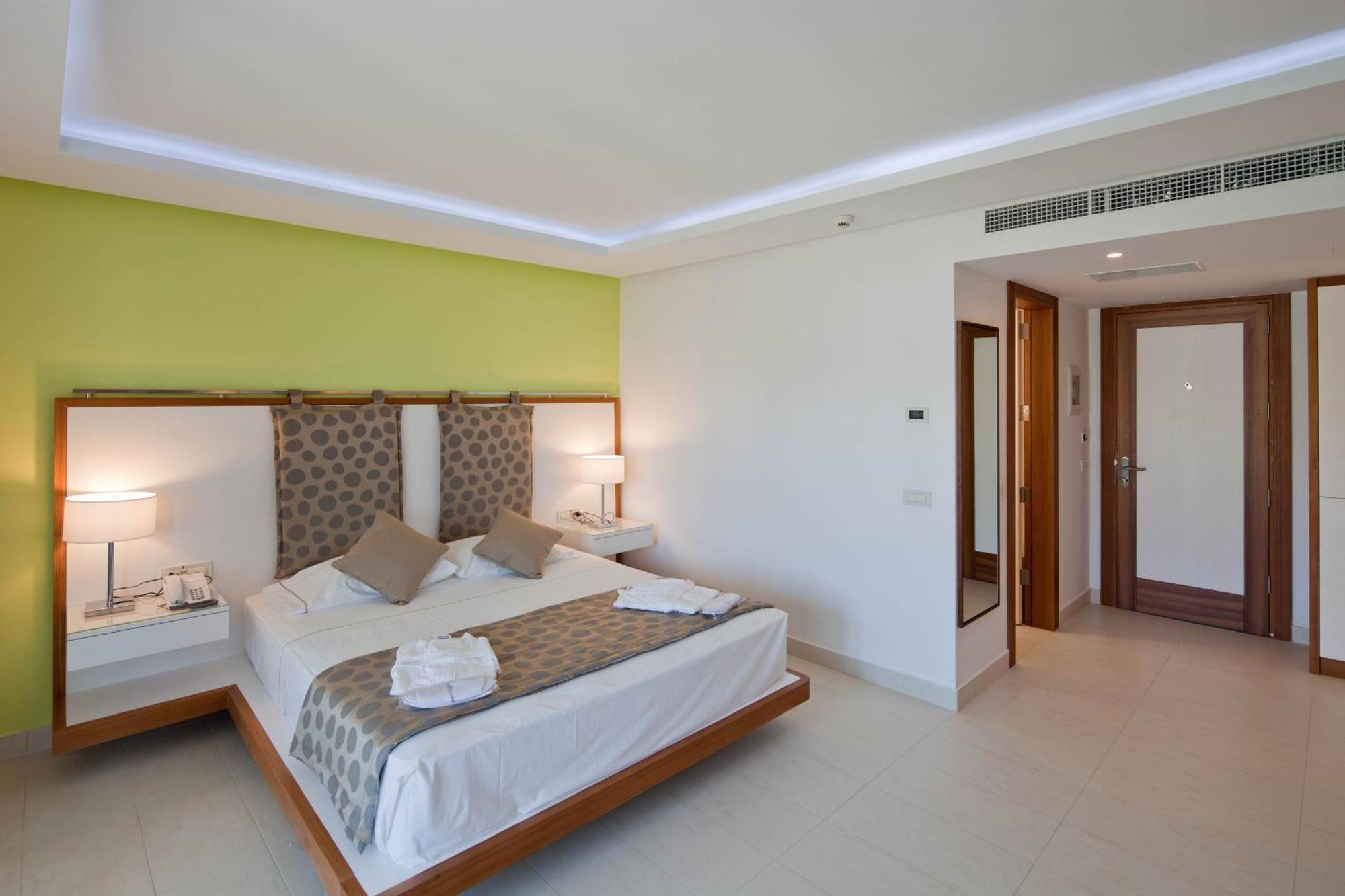 Double or Twin Room Sea View