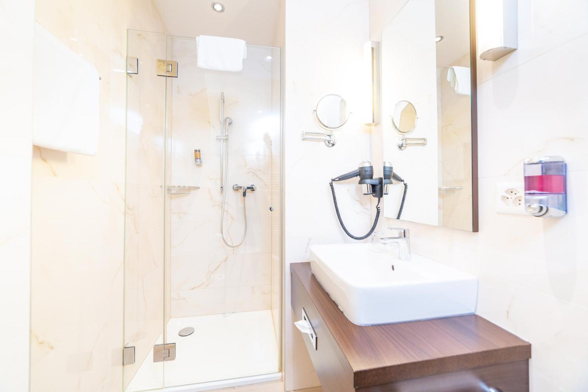 Modern Single Room,1216977349:JPEG