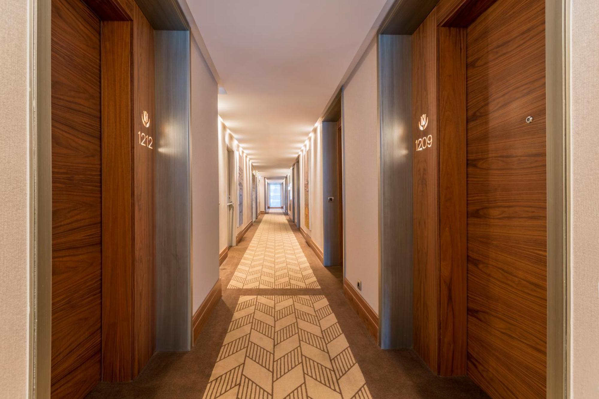 Superior Queen Room with City View,1281332287:JPEG