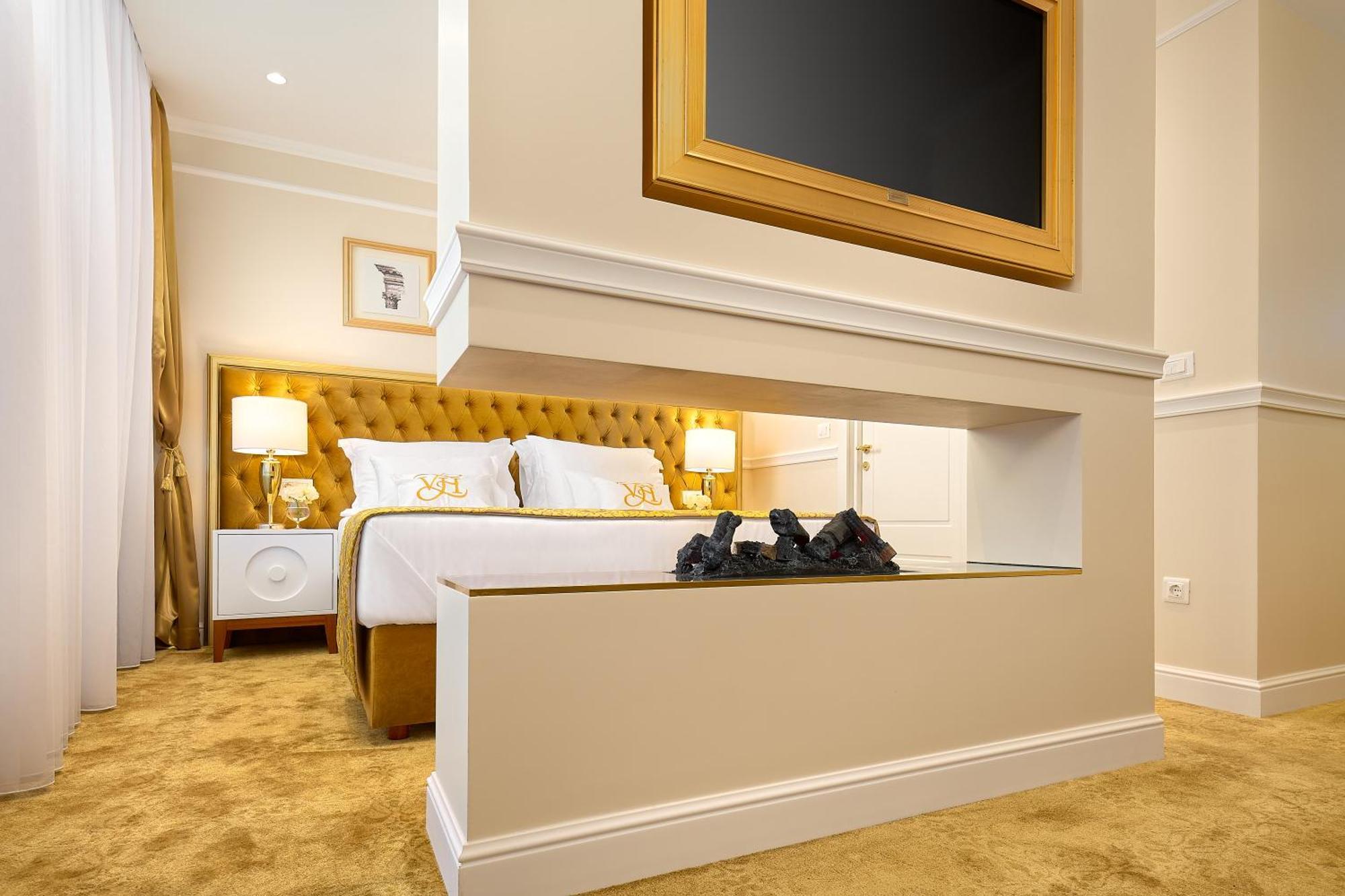 Deluxe Suite Sea Front Outdoor Jacuzzi