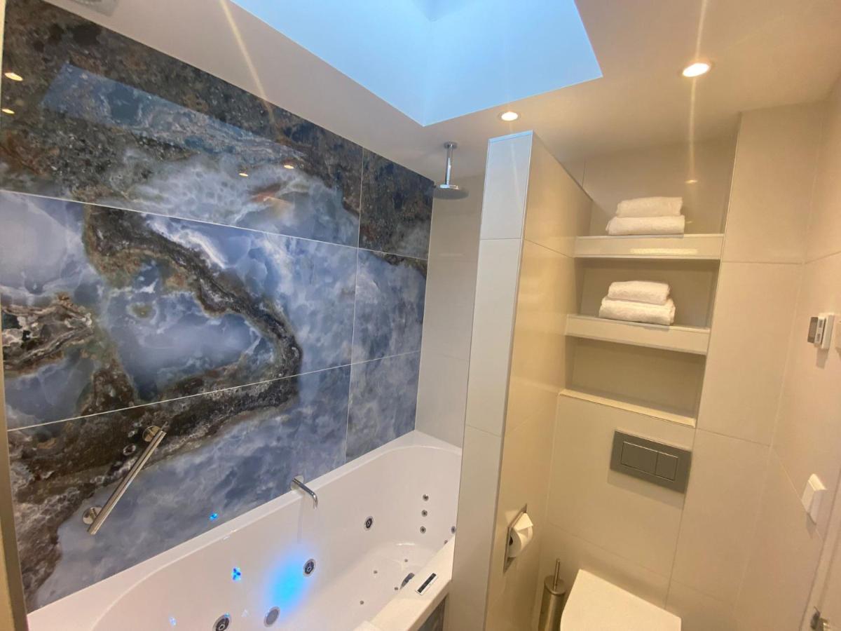 Twin Room Spa Bath Balcony Garden View