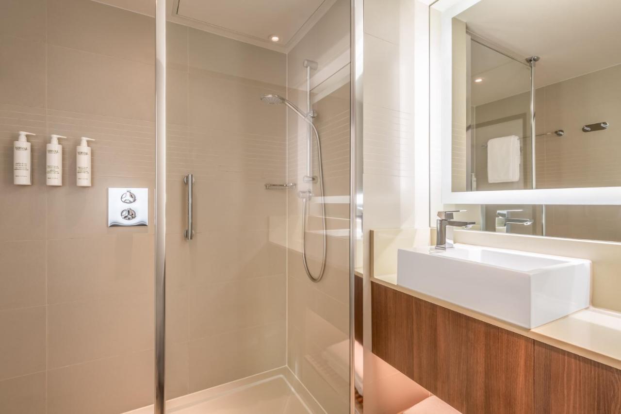 Corner Room, Deluxe Guest room, 1 King, Corner room