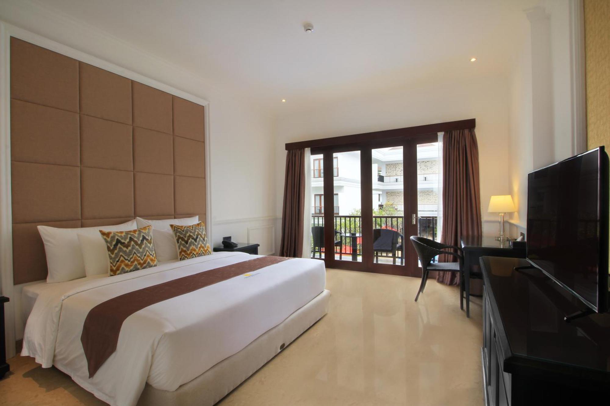 Deluxe Double or Twin Room Pool View