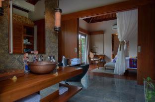 Family Pool Suite
