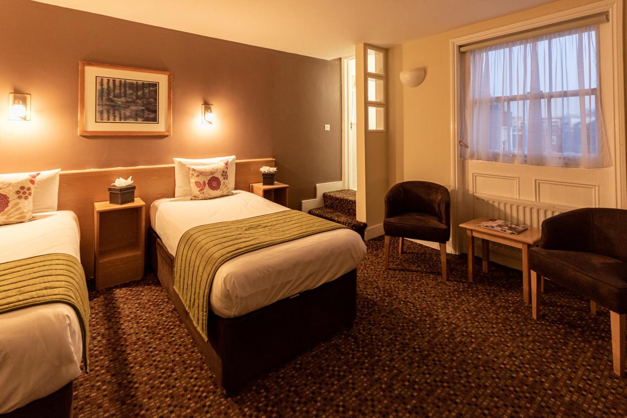 Twin Bedroom