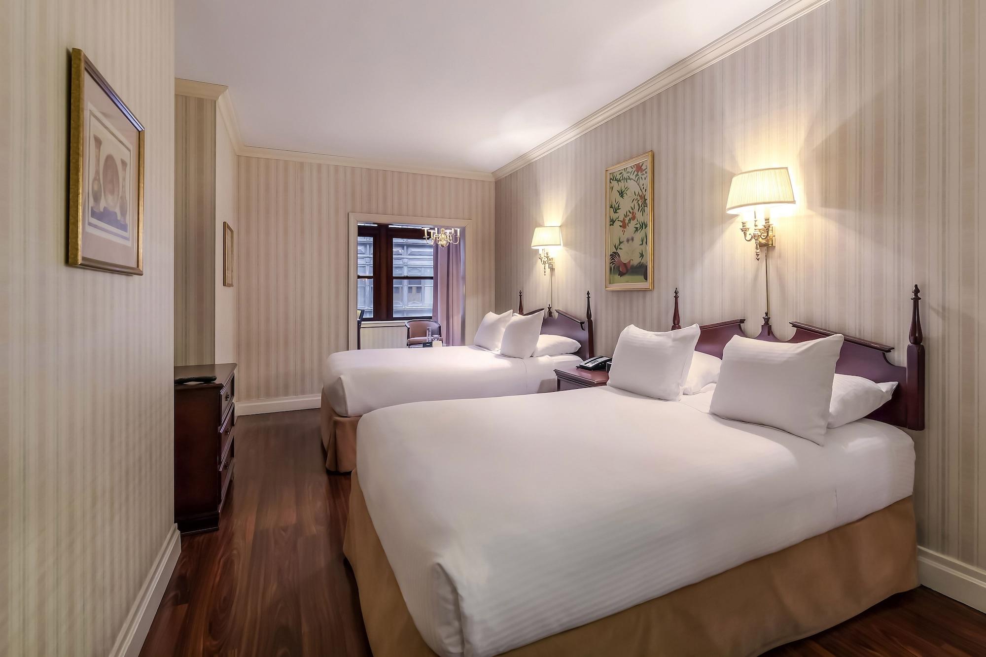 Deluxe Queen Suite