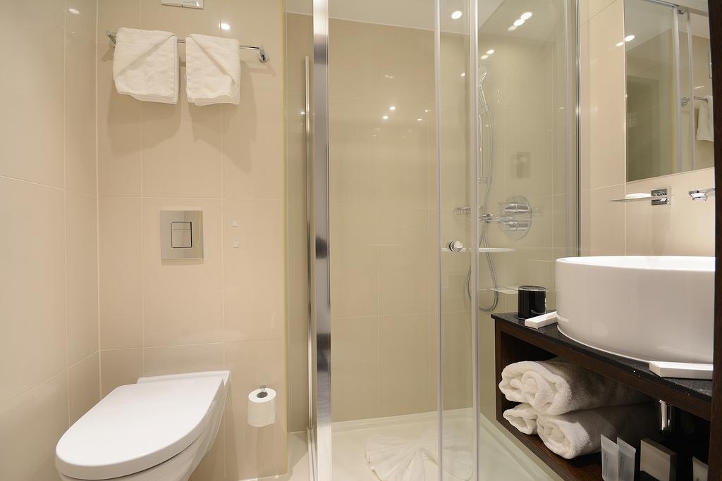 Deluxe ‑ Yhden hengen huone