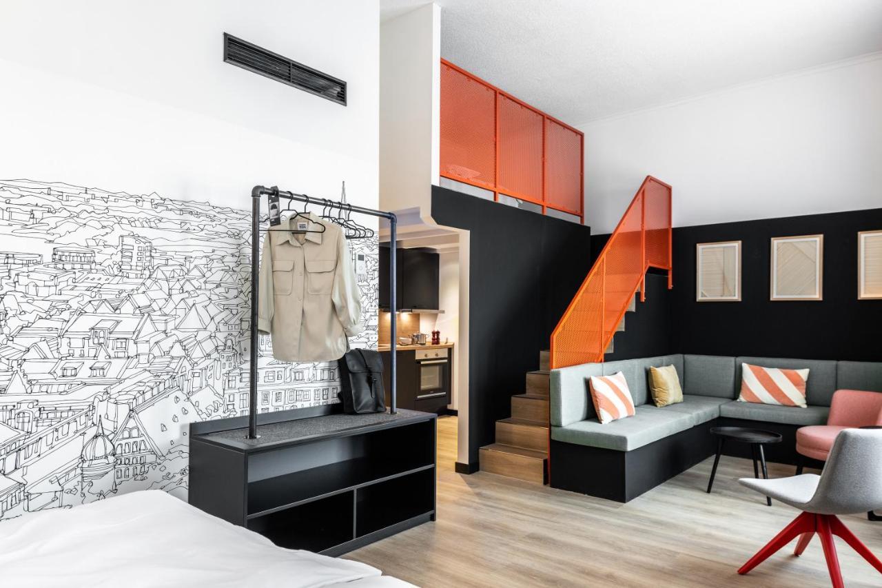 Family Room,1435474432:JPEG